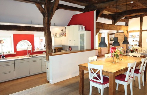 Sandbostel House | Stunning private villa for 6 guests with WIFI, pets allowed and parking