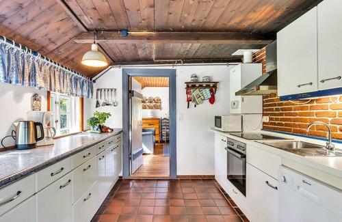 Oberndorf House | Stunning private villa for 5 people with WIFI, TV, terrace and pets allowed