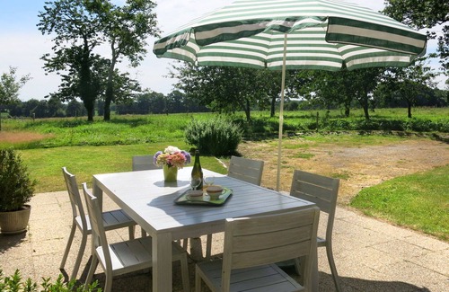 Le Tronchet House | Stunning private villa for 6 people with WIFI, TV, terrace and parking