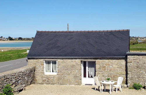 Plounevez-Lochrist House | Stunning private villa for 2 people with pets allowed and parking