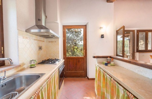Roccastrada Villa | Stunning private villa with WIFI, private pool, TV, patio, pets allowed, panoramic view and park.