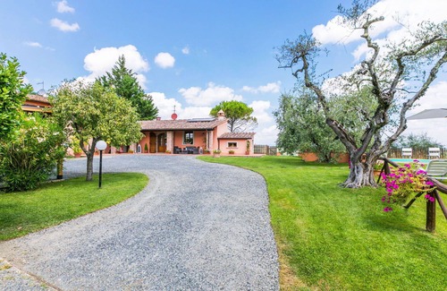 San Miniato Villa | Stunning private villa for 8 guests with WIFI, A/C, private pool, TV, terrace and parking