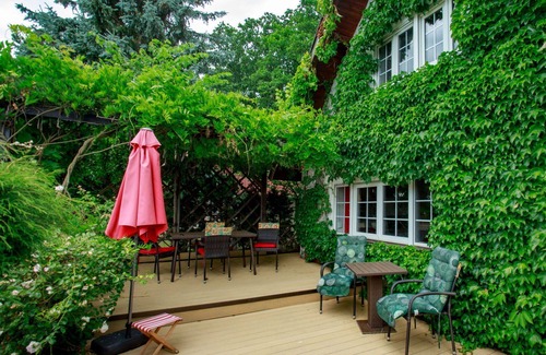 Holubovska Basta House | Stunning private villa for 4 people with WIFI, TV, terrace and pets allowed