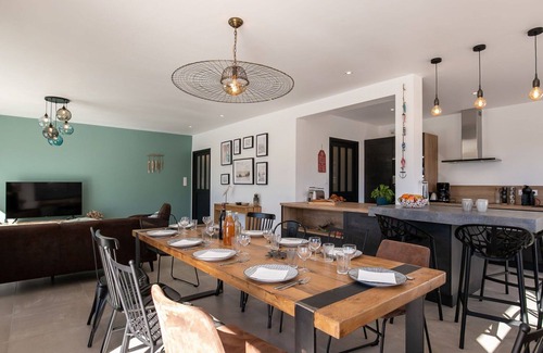 Brignogan-Plage House | Stunning private villa for 10 people with private pool, WIFI, TV, terrace, pets allowed and park.