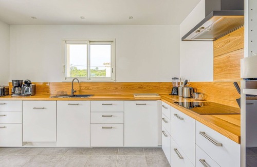 Goudargues House | Stunning private villa for 8 guests with WIFI, private pool, A/C, TV, terrace and panoramic view