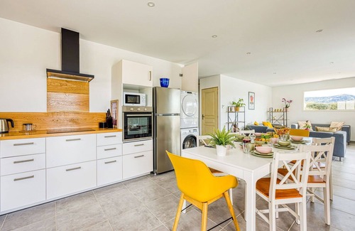 Goudargues House | Stunning private villa for 8 guests with WIFI, private pool, A/C, TV, terrace and panoramic view