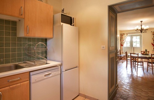 La Tagniere House | Stunning private villa for 8 people with WIFI, pool, TV, patio, pets allowed and parking