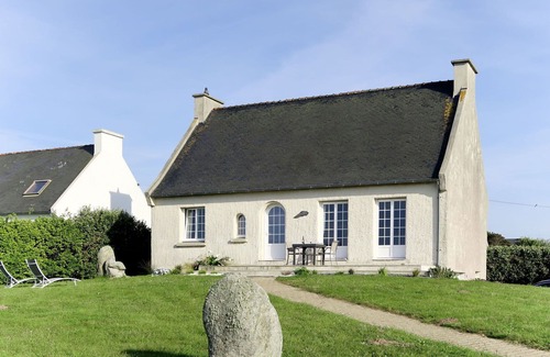 Berven House | Stunning private villa for 4 guests with WIFI, TV, terrace, pets allowed and parking