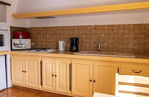 Tourrettes House | Stunning private villa for 4 people with A/C, TV, patio, pets allowed and parking