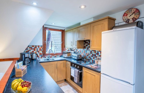 South Laggan House | Stunning private villa with hot tub, WIFI, TV, terrace, pets allowed, panoramic view and parking