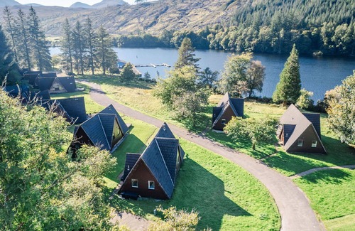 South Laggan House | Stunning private villa for 4 people with WIFI, TV, terrace, pets allowed, panoramic view and par.