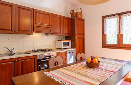 Trezzone House | Stunning private villa for 4 people with WIFI, TV, patio and parking