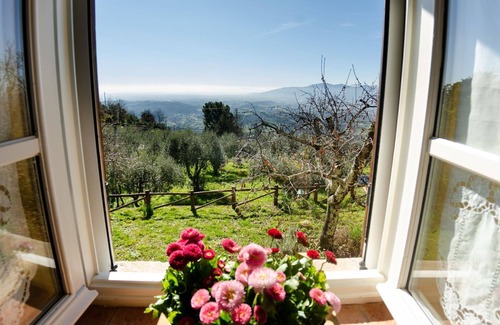 Petrognano Villa | Stunning private villa with hot tub, A/C, internet, TV, pets allowed, panoramic view, close to Lucca