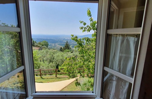 Petrognano Villa | Stunning private villa with hot tub, A/C, internet, TV, pets allowed, panoramic view, close to Lucca