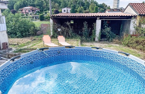Quattordio House | Stunning private villa for 2 people with WIFI, private pool, patio, pets allowed and parking
