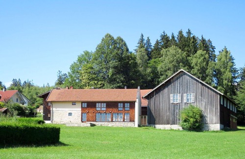 Bischofsmais Villa | Stunning private villa for 12 guests with WIFI, TV, pets allowed and parking