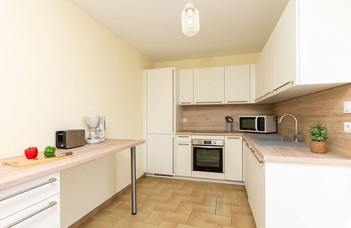 Cherrueix House | Stunning private villa for 10 guests with WIFI, TV, terrace, pets allowed and parking
