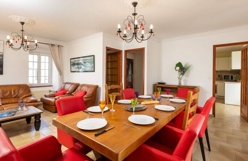 Cherrueix House | Stunning private villa for 10 guests with WIFI, TV, terrace, pets allowed and parking