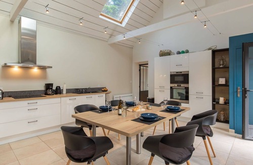 Kerlouet House | Stunning private villa for 5 people with WIFI, TV, terrace and parking