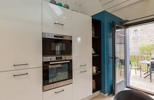 Kerlouet House | Stunning private villa for 5 people with WIFI, TV, terrace and parking