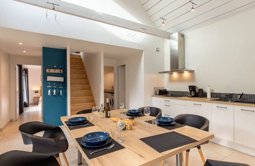 Kerlouet House | Stunning private villa for 5 people with WIFI, TV, terrace and parking