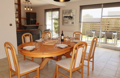 Kerlouet House | Stunning private villa for 8 guests with WIFI, TV, terrace and parking
