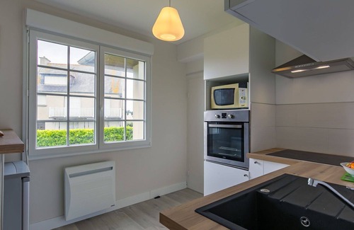Cleder House | Stunning private villa for 6 guests with TV and parking