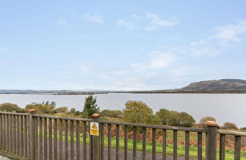 Kinross House | Stunning private villa for 6 guests with WIFI, TV, balcony and parking
