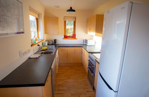 East Lewiston House | Stunning private villa for 7 guests with WIFI, TV, patio, pets allowed and parking