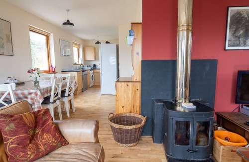 East Lewiston House | Stunning private villa for 7 guests with WIFI, TV, patio, pets allowed and parking