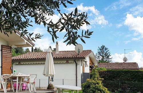 Calmasino House | Stunning private villa for 6 guests with pool, WIFI, A/C, TV, terrace, pets allowed and parking