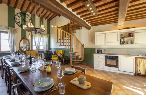 Lucignano House | Stunning private villa for 26 guests with hot tub, private pool, WIFI, A/C, TV and terrace
