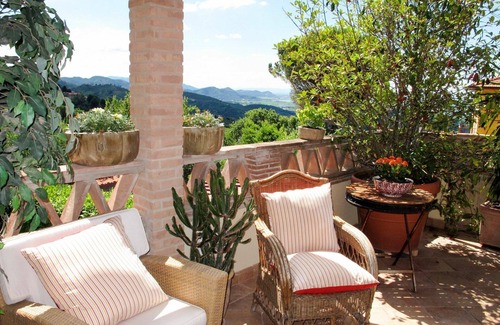Corsanico Villa | Stunning private villa with A/C, WIFI, private pool, TV, patio, pets allowed and parking