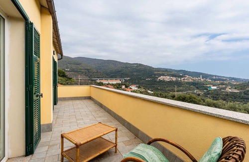 Castellaro House | Stunning private villa for 8 people with WIFI, terrace, pets allowed, panoramic view and parking