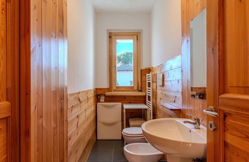 Vendrogno House | Stunning private villa for 9 guests with WIFI, terrace, pets allowed and parking