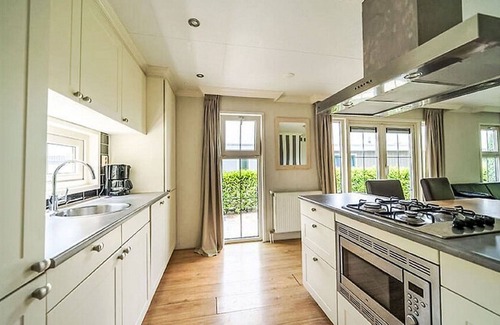 Dordtse Biesbosch House | Stunning private villa for 4 people with pool, WIFI, TV, terrace and parking