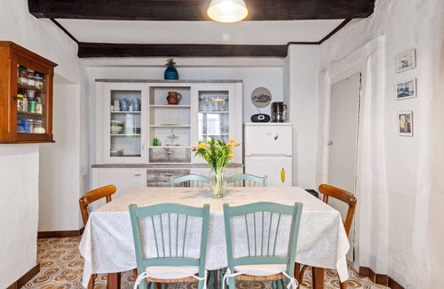 Novaggio House | Stunning private villa for 5 people with patio