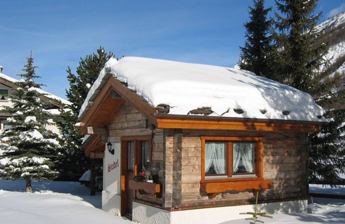 Saas Grund House | Stunning private villa for 2 guests with WIFI, TV, patio, pets allowed, panoramic view and parking