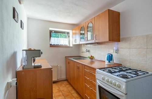 Prysk Villa | Stunning private villa for 5 guests with WIFI, TV, patio and pets allowed