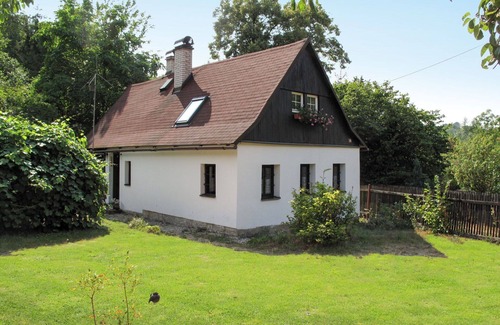 Prysk Villa | Stunning private villa for 5 guests with WIFI, TV, patio and pets allowed