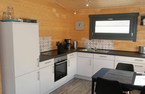 Alpenrod House | Stunning private villa for 4 guests with TV, terrace and parking