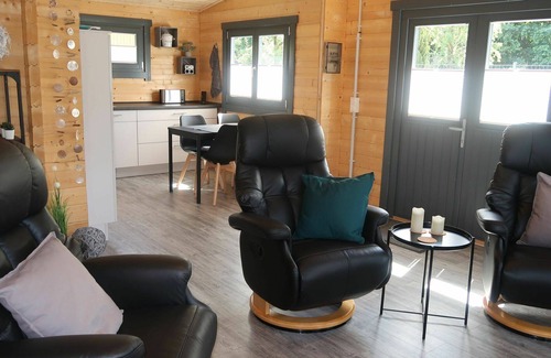 Alpenrod House | Stunning private villa for 4 guests with TV, terrace and parking
