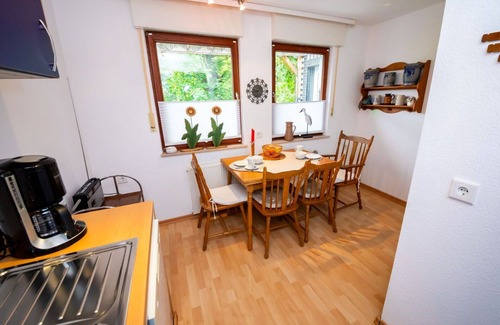 Marsberg House | Stunning private villa for 4 people with WIFI, TV, terrace, pets allowed and parking
