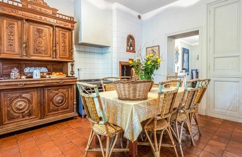 Plage d'Argeles Villa | Stunning private villa for 16 people with WIFI, private pool, TV, patio, pets allowed and parking