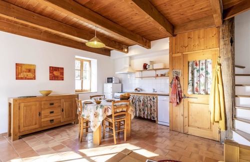 Verfeuil House | Stunning private villa for 4 guests with terrace and pets allowed