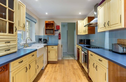 Bearnock House | Stunning private villa for 4 guests with TV, patio, pets allowed, panoramic view and parking