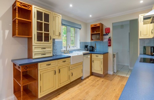 Bearnock House | Stunning private villa for 4 guests with TV, patio, pets allowed, panoramic view and parking