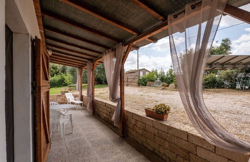 Scansano House | Stunning private villa with hot tub, WIFI, A/C, TV, patio, pets allowed, panoramic view and park.