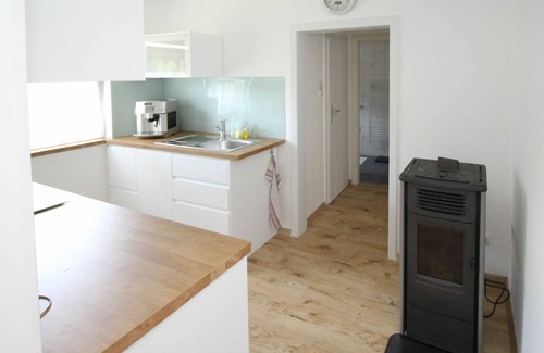 Floridsdorf House | Stunning private villa for 4 people with WIFI, A/C, TV, pets allowed and parking