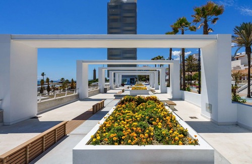 Bahia Dorada House | Stunning private villa for 4 people with pool, WIFI, A/C, TV and parking